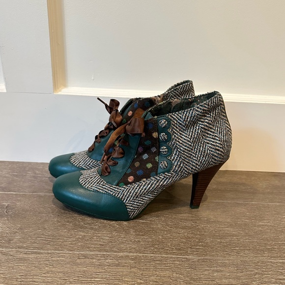 Poetic License Shoes - Poetic License Betsey's Buttons Oxfords